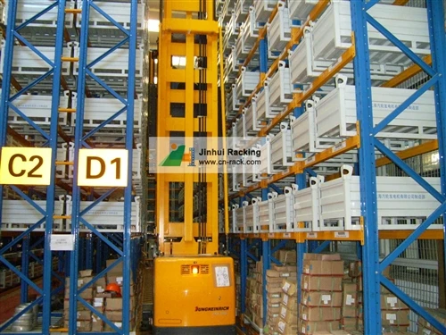 Qual é o número máximo de níveis em um sistema de estantes de armazém vertical?